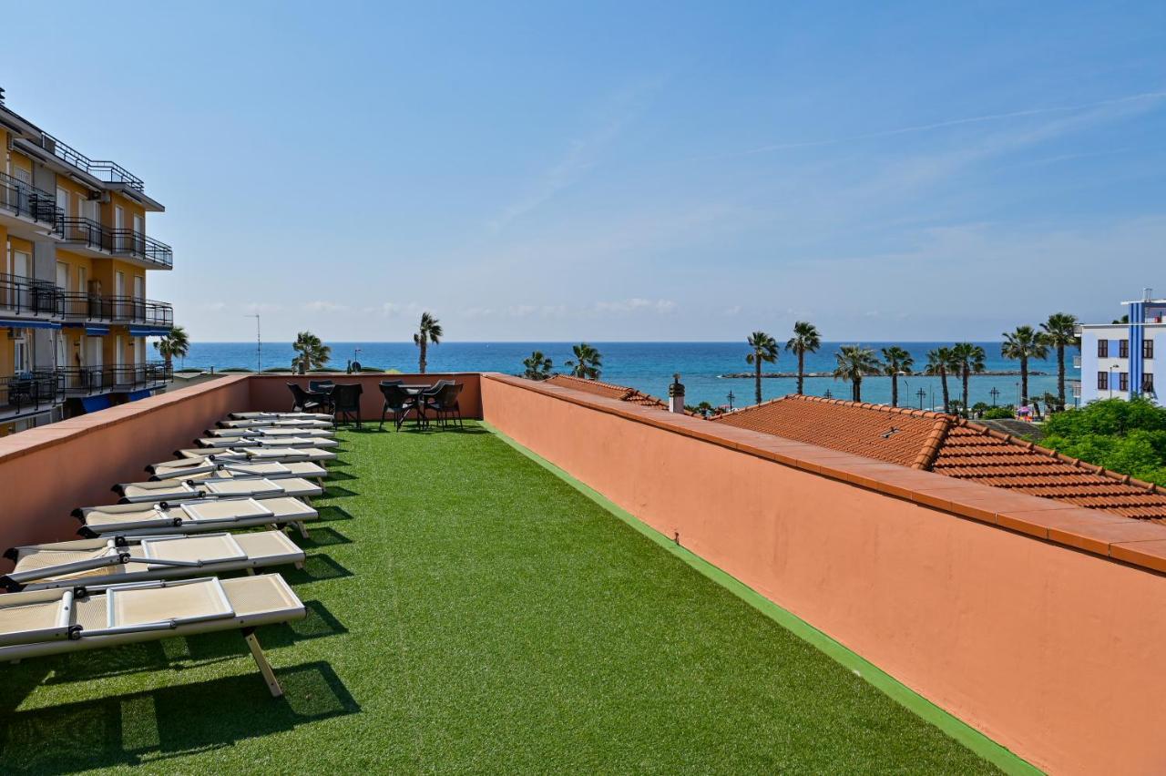 Hotel Delle Rose San Bartolomeo al Mare Kültér fotó