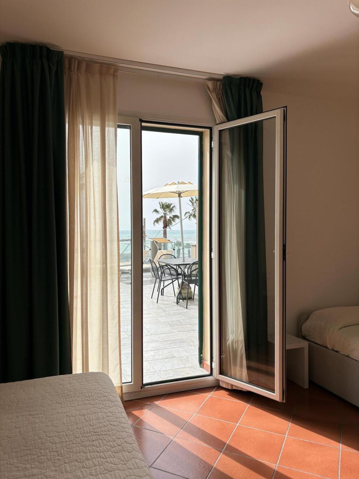 Hotel Delle Rose San Bartolomeo al Mare Kültér fotó