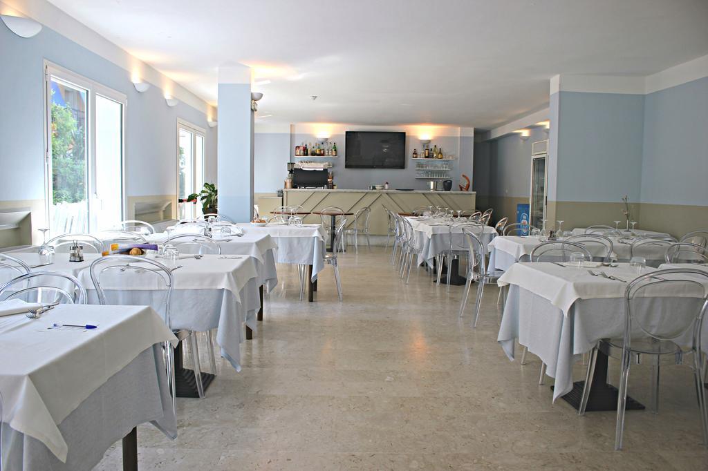 Hotel Delle Rose San Bartolomeo al Mare Kültér fotó