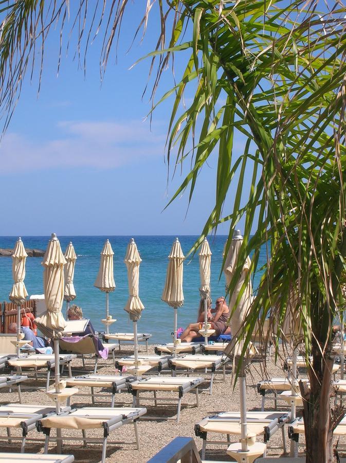 Hotel Delle Rose San Bartolomeo al Mare Kültér fotó