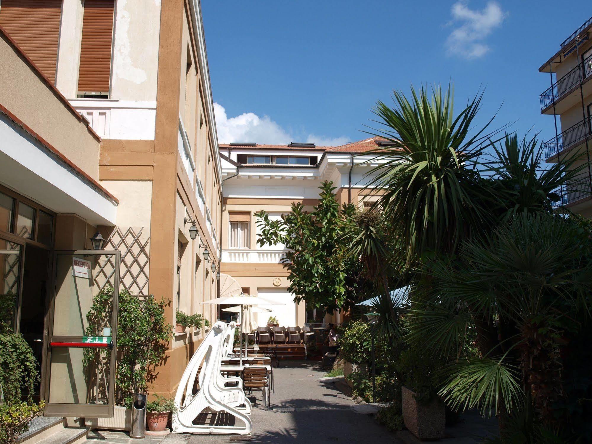 Hotel Delle Rose San Bartolomeo al Mare Kültér fotó