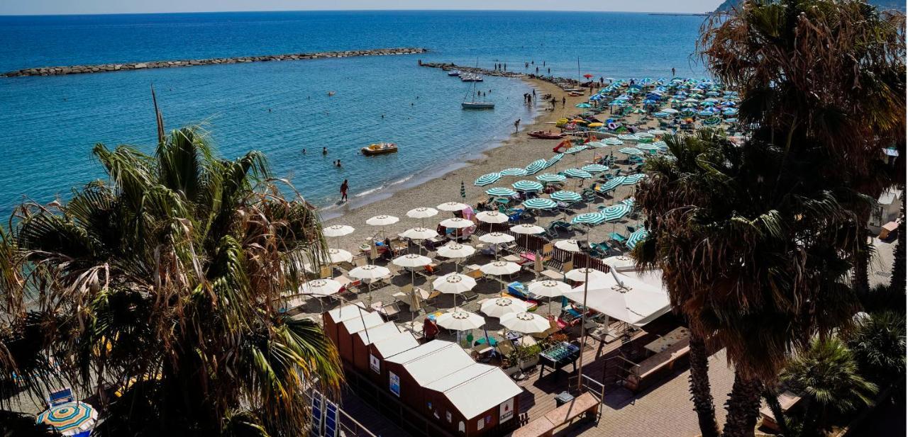 Hotel Delle Rose San Bartolomeo al Mare Kültér fotó